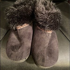 Isotoner Boot Slippers Black Size 8.5/9